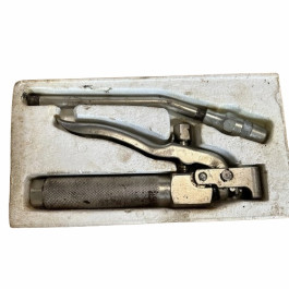 Lincoln Industrial 740 Grease Control Valve, High Pressure Steel, 6 Inch Rigid Extension, 1/4 Inch Female NPT Inlet, 1/8 Inch Female NPT Outlet, 7500 PSI Maximum Operating Pressure